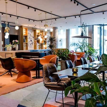 Motel One Amsterdam-2